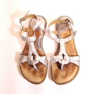 Born Silver Leather Thong Sandals. Size 6.
